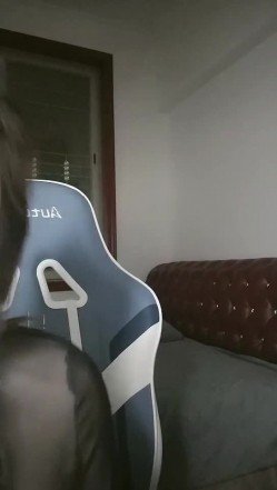 最最有女人味的超级美少妇-不等船了 鼻血流光的节奏，最诱人的吃鸡画面，难得露胸露私处，大胸翘臀S级尤物 截图14