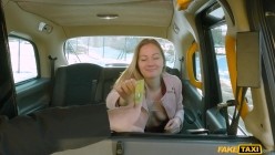 FakeTaxi.26.05.13.April.Hugs.XXX.1080p.MP4-WRB[XC] 截图10