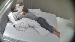 酒店偷拍高校眼镜婊班花被小伙追到手周末带出来操穴 干了几次 截图6