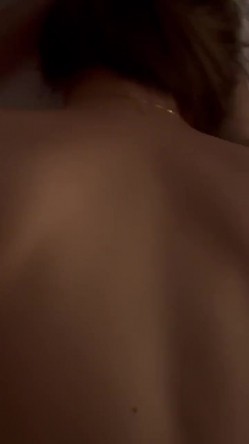 Mr.S - 从床上干到床下 女上位干到老汉推车 妹纸高潮了2次， 可惜我还没有发射 休息时把兄弟 又叫过来 当兄弟进来 看着他 插入时反而 感官更刺激些 截图14