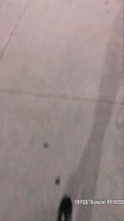 【露出勾引】【你好迷人】户外勾引主播直播回放，户外勾引陌生人，厕所打炮，户外露出自慰 截图1