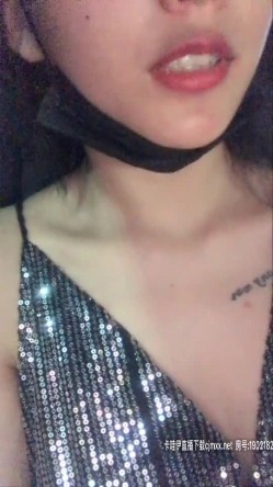 【露出勾引】【你好迷人】户外勾引主播直播回放，户外勾引陌生人，厕所打炮，户外露出自慰 截图15