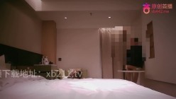 老登探花 - 约了个自称新疆混血的妹子 纹身战士腰特别软很是主动 各种姿势配合抽插 骚货看着自己小穴被操 截图16