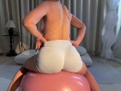 网红熟女【蜜桃】极品御姐瑜伽私拍全裸诱惑 截图1