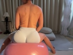 网红熟女【蜜桃】极品御姐瑜伽私拍全裸诱惑 截图2