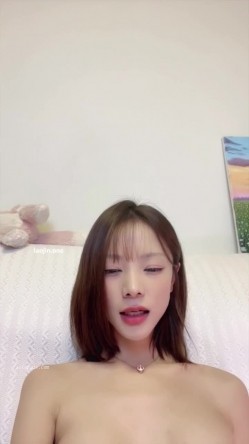 小模特业余兼职，【彩色的小熊宝宝】，细腰大奶，刚剃毛不久，颜值高明星脸 截图10