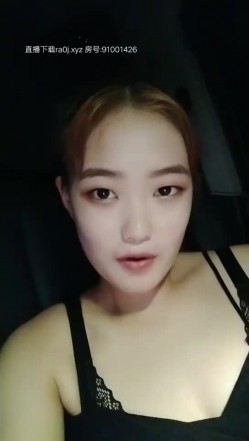 颜值不错妹子【骚气金毛】夜晚户外车内玩大黑牛，脱光光震动头部插入 截图14