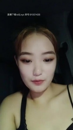 颜值不错妹子【骚气金毛】夜晚户外车内玩大黑牛，脱光光震动头部插入 截图15