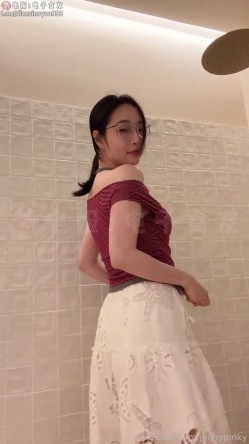 撸点夯爆 阿黑颜着名模特女演员【孙禾颐】，脸足穴同框自慰，女上位弹力插，发骚展示绝美鲍鱼 截图1