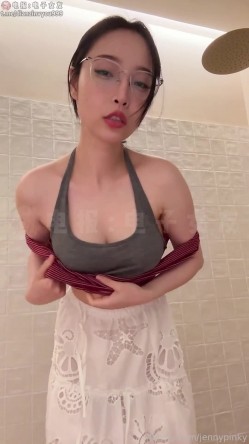 撸点夯爆 阿黑颜着名模特女演员【孙禾颐】，脸足穴同框自慰，女上位弹力插，发骚展示绝美鲍鱼 截图14