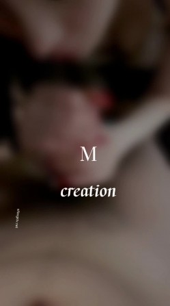 【强烈推荐 ️绿帽淫妻】极品反差九头身网红女神『Mcre』高价VIP群私拍 极品丰臀 三穴全开 截图1