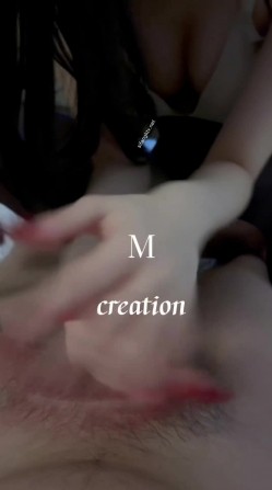 【强烈推荐 ️绿帽淫妻】极品反差九头身网红女神『Mcre』高价VIP群私拍 极品丰臀 三穴全开 截图3