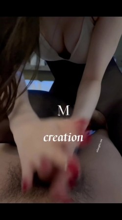【强烈推荐 ️绿帽淫妻】极品反差九头身网红女神『Mcre』高价VIP群私拍 极品丰臀 三穴全开 截图5
