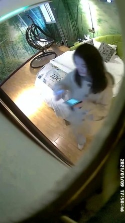 《绝版360补漏秘泄密》真实记录关系复杂男女开房滚床单~精彩不断~大哥吃饱喝足床上在吃鲍鱼69式激情无限 截图1