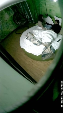 《绝版360补漏秘泄密》真实记录关系复杂男女开房滚床单~精彩不断~大哥吃饱喝足床上在吃鲍鱼69式激情无限 截图10