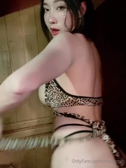 【你的淫荡姨妈】泰国轻熟人妻型巨乳网黄御姐「Muaymyb」露脸大尺度私拍 风骚露出男女通吃多穴满足 截图5