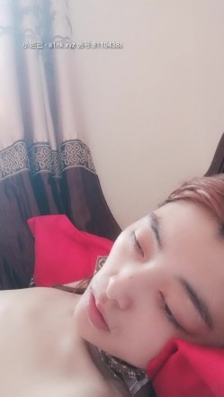 国产良家夫妻居家自拍，【太平公主】极品小少妇，肤白貌美，家中跟老公睡意朦胧中来一炮，娇喘悦耳 截图10