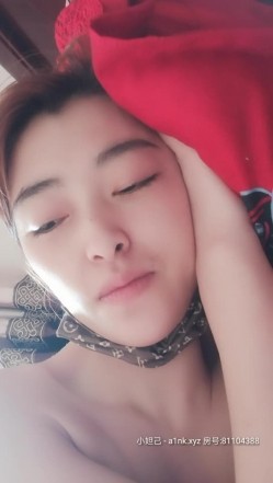 国产良家夫妻居家自拍，【太平公主】极品小少妇，肤白貌美，家中跟老公睡意朦胧中来一炮，娇喘悦耳 截图12