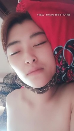 国产良家夫妻居家自拍，【太平公主】极品小少妇，肤白貌美，家中跟老公睡意朦胧中来一炮，娇喘悦耳 截图14