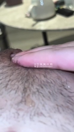 顶级约炮大神『深圳第一深情』“好爽好爽，不许射，用力捏我奶子～”还在哺乳期，看着乳汁儿喷出来太刺激了 截图4