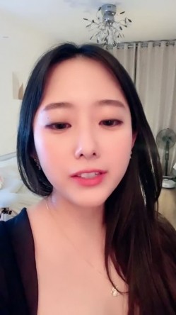 爆炸G奶，播音员【声优一小魅魔】抠逼自慰，自带呻吟，撸爆炸 截图7