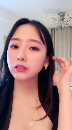 爆炸G奶，播音员【声优一小魅魔】抠逼自慰，自带呻吟，撸爆炸 截图13
