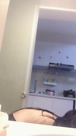 巨乳胸模主播 倩儿，有点叶子楣的味道：我是广东茂名的，虎门这里，刷火箭约我免费哦。又骚又胸，好想干死她哦！ 截图9