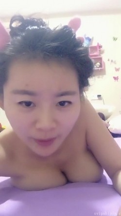巨乳胸模主播 倩儿，有点叶子楣的味道：我是广东茂名的，虎门这里，刷火箭约我免费哦。又骚又胸，好想干死她哦！ 截图13