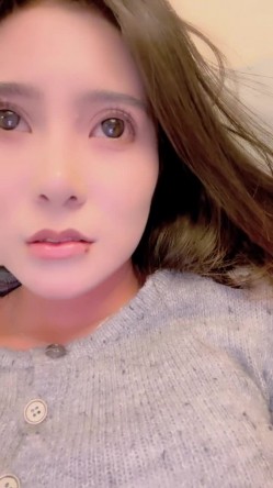 【我想吃草莓】，172极品尤物，御姐范风情万种，这大长腿家中脱光尽情摇摆 截图1