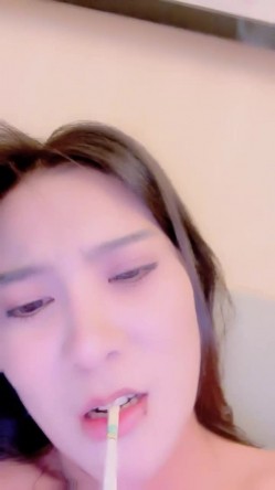 【我想吃草莓】，172极品尤物，御姐范风情万种，这大长腿家中脱光尽情摇摆 截图15