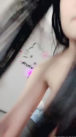 ️G奶学生妹【青柠S 危险纯欲体】美乳蜜臀-蹦迪热舞-道具插穴-流白浆 截图7