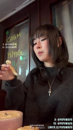 推特极品阿黑颜母狗「Pupu噗噗」《你想去看看大海吗》看完日落开车兜风的时候，对他做些涩涩的事情，让他忍不住直接开车到酒店房间里解决了 截图4