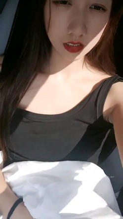 主营户外，喜欢刺激的感觉，【小温柔】，约情人驱车到无人区，车震内射，回到酒店性欲再起，骚逼真是个榨 截图16
