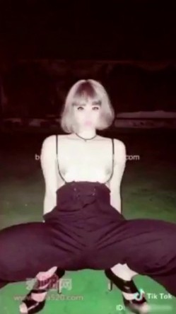 【网曝门事件】抖音小视频上的那些疯狂羞羞事 续篇 各种不雅小视频发骚爆奶等合集 让你一次爽到射 笑到尿 截图5