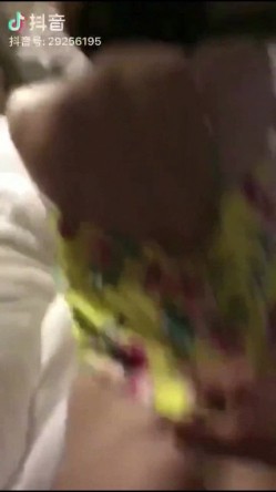 【网曝门事件】抖音小视频上的那些疯狂羞羞事 续篇 各种不雅小视频发骚爆奶等合集 让你一次爽到射 笑到尿 截图11