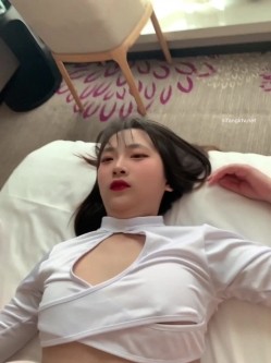 生活压力大，艺校毕业小姐姐无奈下海私拍女体艺术，被射影师各种咸猪手，掏鸡巴插入 截图8