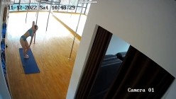 【极品稀缺 ️破解摄像头】钢管舞舞蹈室破解头偷拍 ️身材不错的小姐姐日常练功跳舞 适合高难度动作 截图4