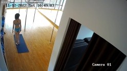 【极品稀缺 ️破解摄像头】钢管舞舞蹈室破解头偷拍 ️身材不错的小姐姐日常练功跳舞 适合高难度动作 截图5