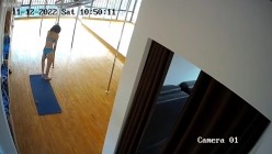 【极品稀缺 ️破解摄像头】钢管舞舞蹈室破解头偷拍 ️身材不错的小姐姐日常练功跳舞 适合高难度动作 截图7
