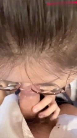 说服大学生女友吞精，浓烈精液射进嘴里，一口白牙看着真舒服！ 截图16