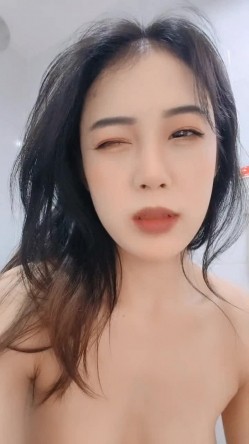 少妇的最爱是大黄瓜，比较有韵味的少妇全程露脸发骚，揉奶玩逼看特写，大粗黄瓜不停摩擦骚穴阴蒂，浪叫不止 截图5