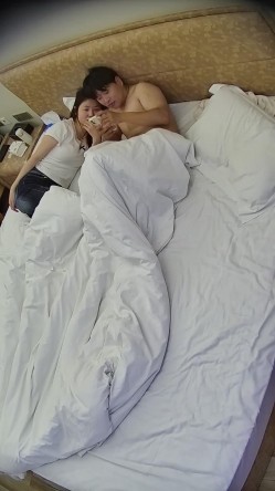 情趣酒店 昨天的极品肤白貌美大长腿邻家系大美女 今天睡醒后又被男人操了 女上后入都用上了 好爱 截图1