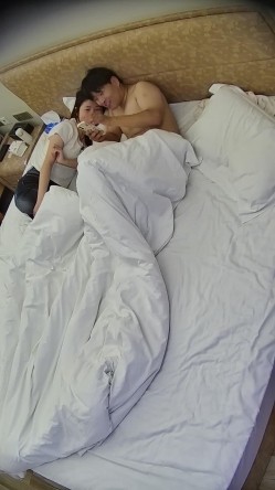 情趣酒店 昨天的极品肤白貌美大长腿邻家系大美女 今天睡醒后又被男人操了 女上后入都用上了 好爱 截图2