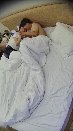 情趣酒店 昨天的极品肤白貌美大长腿邻家系大美女 今天睡醒后又被男人操了 女上后入都用上了 好爱 截图3