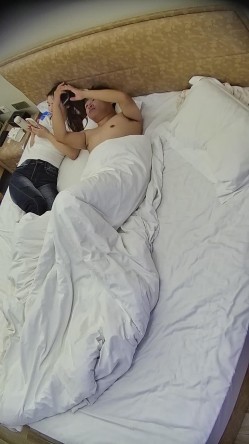 情趣酒店 昨天的极品肤白貌美大长腿邻家系大美女 今天睡醒后又被男人操了 女上后入都用上了 好爱 截图8