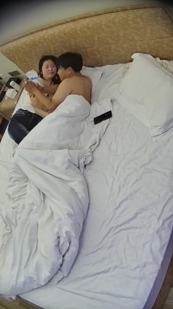 情趣酒店 昨天的极品肤白貌美大长腿邻家系大美女 今天睡醒后又被男人操了 女上后入都用上了 好爱 截图13
