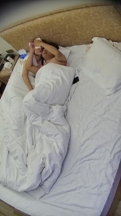 情趣酒店 昨天的极品肤白貌美大长腿邻家系大美女 今天睡醒后又被男人操了 女上后入都用上了 好爱 截图14