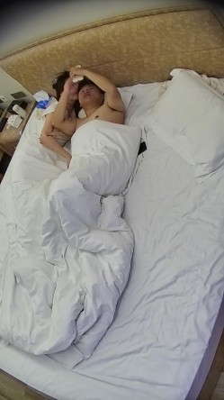 情趣酒店 昨天的极品肤白貌美大长腿邻家系大美女 今天睡醒后又被男人操了 女上后入都用上了 好爱 截图15