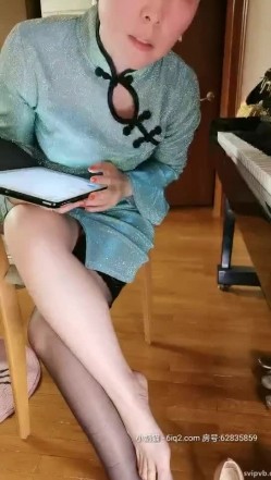 高贵气质【钢琴老师有有】，骚逼熟女，穿丝袜呻吟诱惑小年轻，这么骚谁忍得住，越熟越有味道！ 截图2