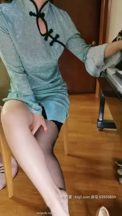 高贵气质【钢琴老师有有】，骚逼熟女，穿丝袜呻吟诱惑小年轻，这么骚谁忍得住，越熟越有味道！ 截图3